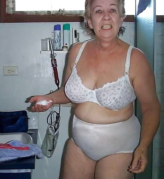 Oooh that tummy bulge