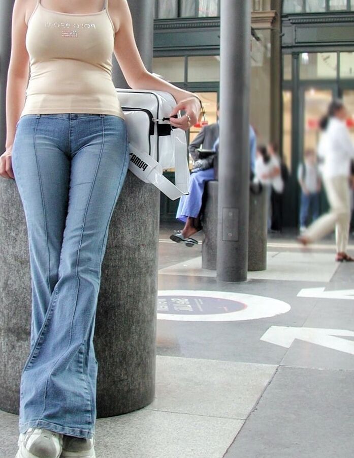 That sexy hint of camel toe....