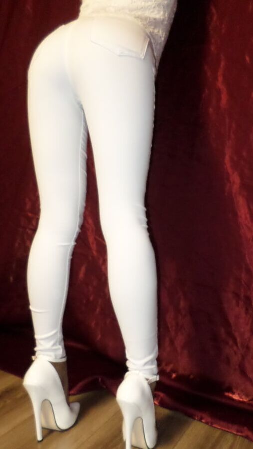 White heels and white jeans