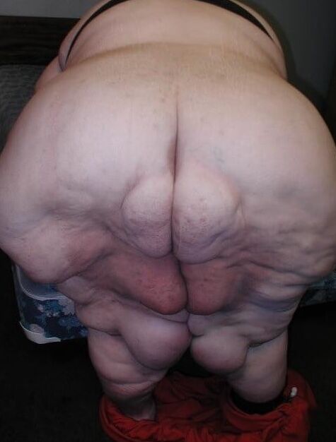 Double Butt - SSBBW With Four Ass Cheeks
