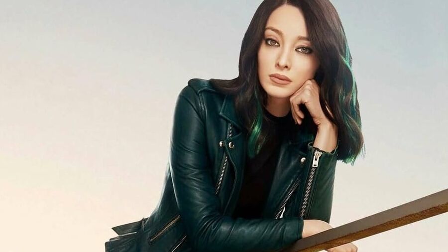 Emma Dumont tiny dancer