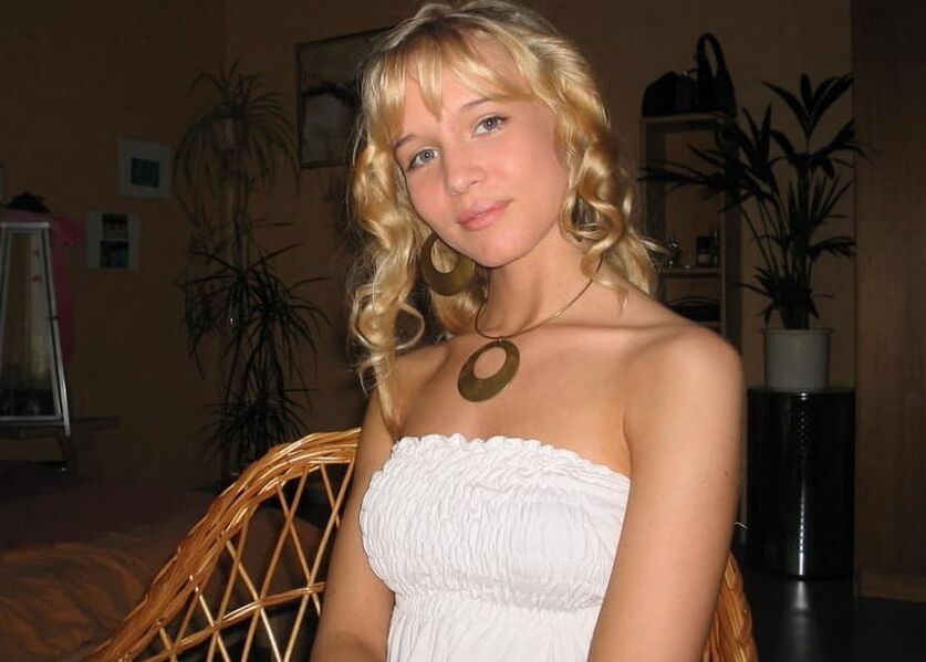 Amateur gorgeous blonde