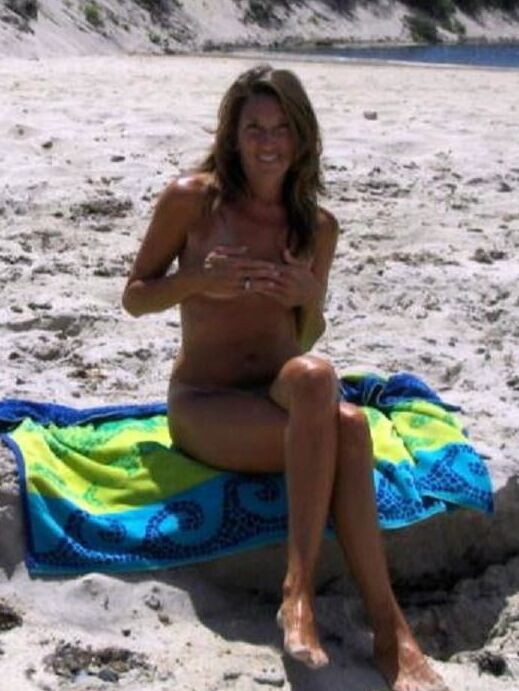 Top Nudist Exhib Milf on the Fkk Beach