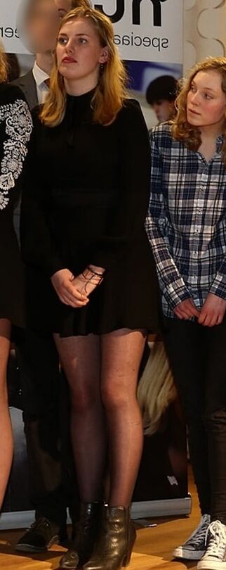 Museum Girls in Pantyhose
