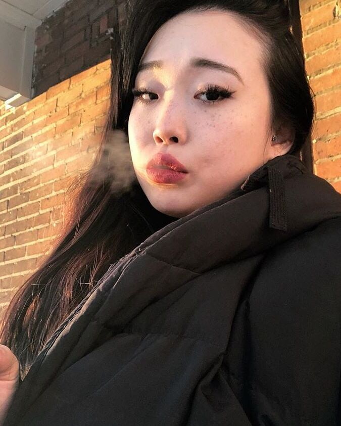 AZN HOTTTSMoking bitch