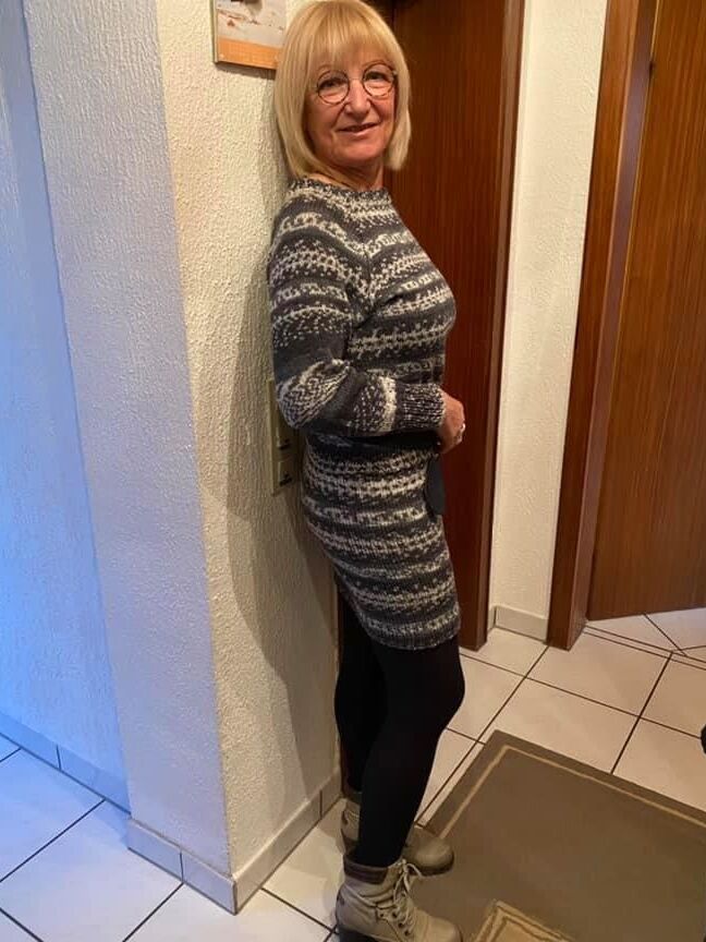 Geile alte Vergwaltigungs Matratze in Nylons