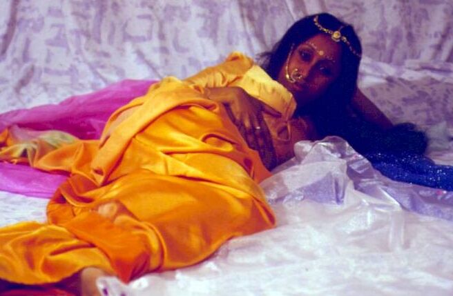 Indian aunty gets naked and spreads
