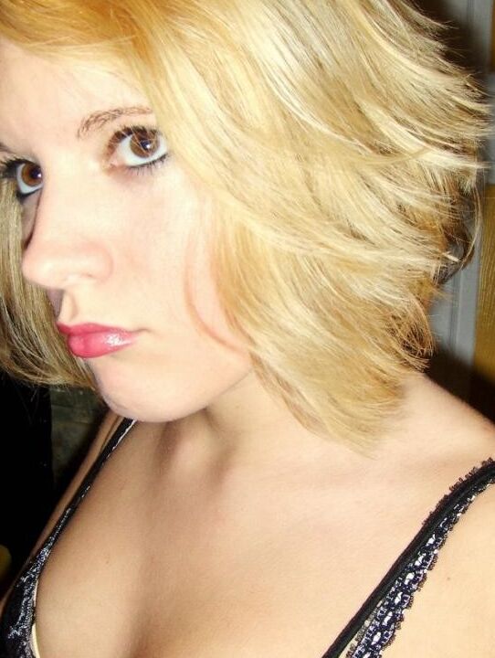 Nice blonde Lisa in sexy learher