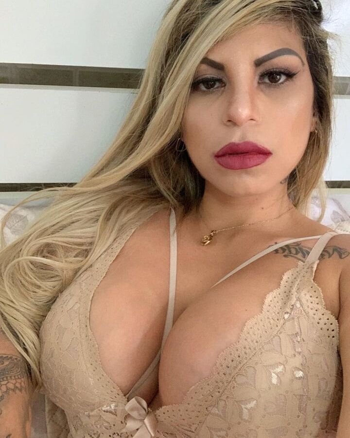 PUTA DO INSTAGRAM: Nanda Vieira