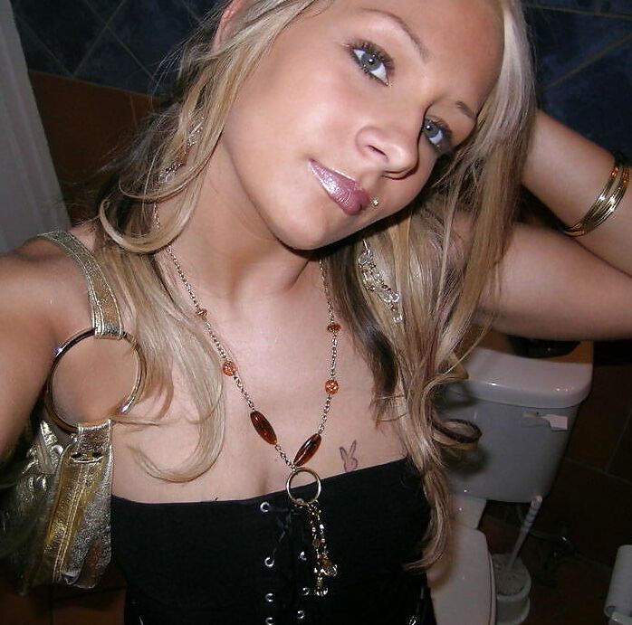 blonde bomb
