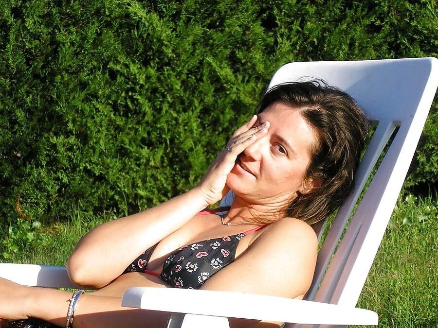 Italian brunette Milf mom Paola exposed from milano