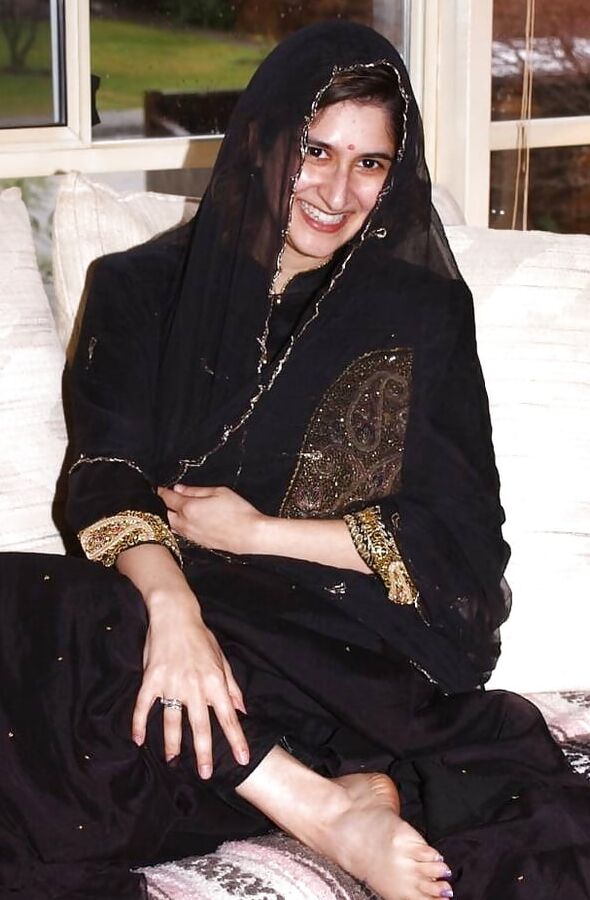 DESI CUTE LOOK WITH SALWAR KAMEEZ