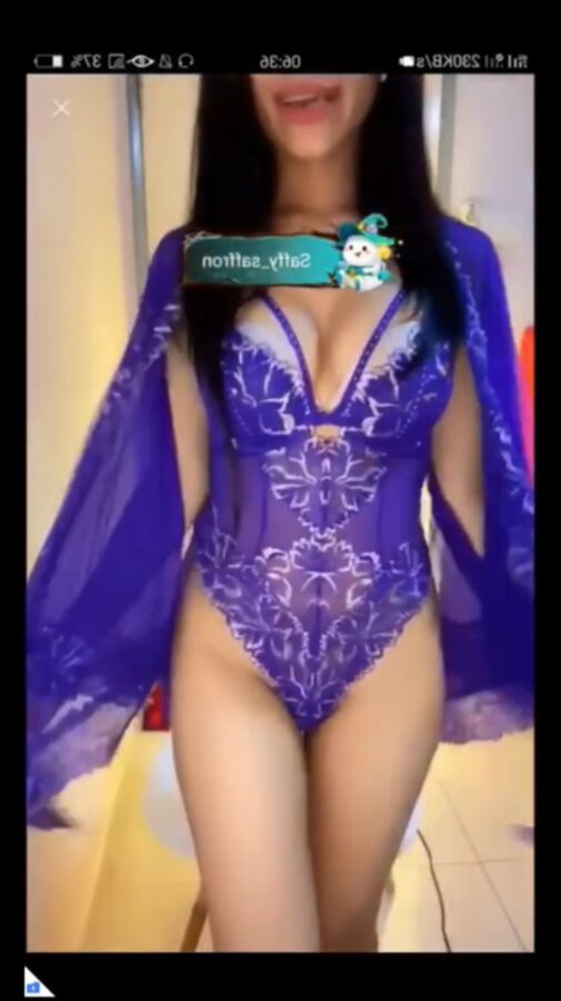 Unknown hot mom