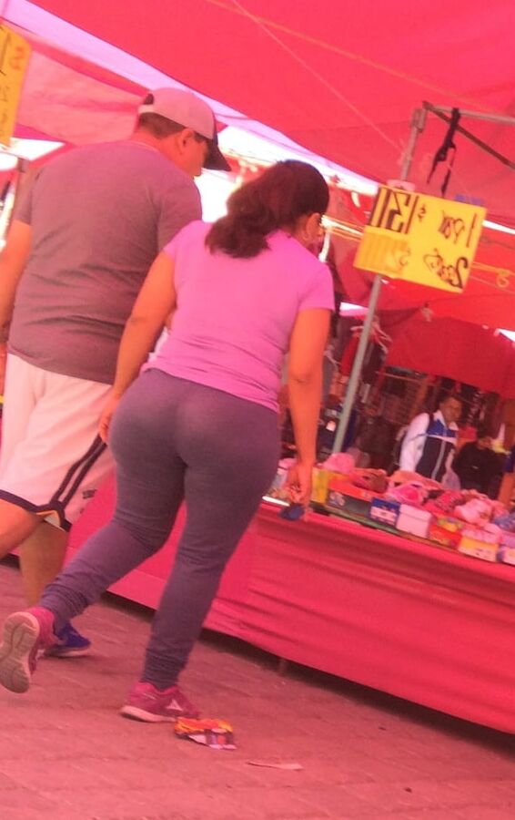 Madura culona en mercado