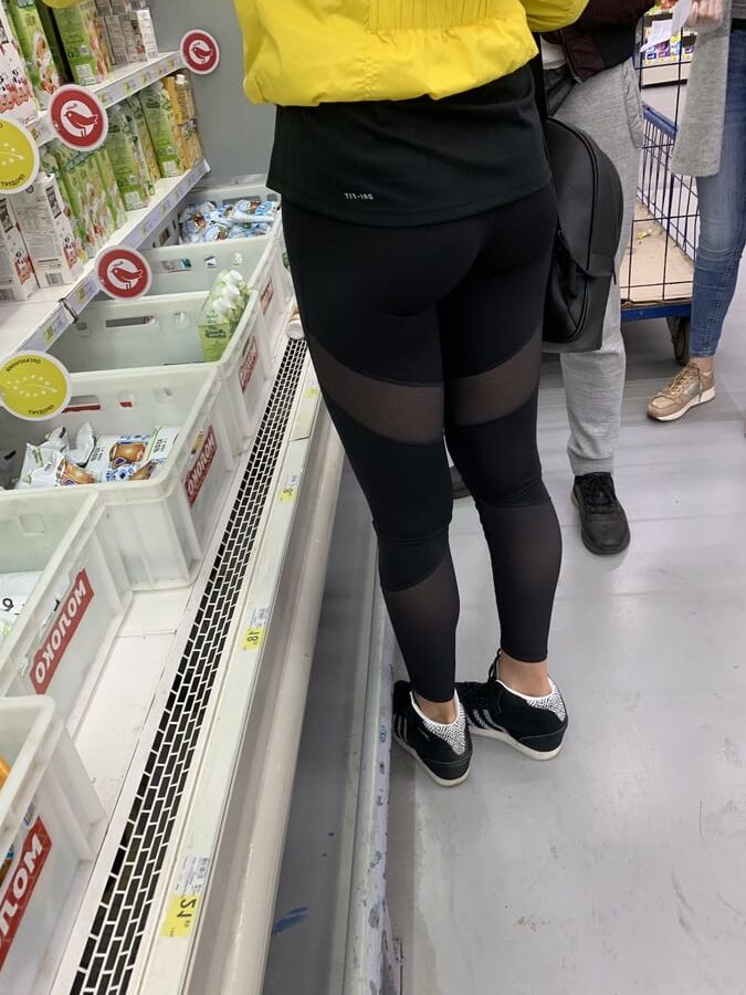 Perfect ass in leggings