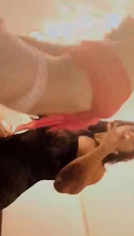 Columbian lez smoking whore Kelly Cuesta