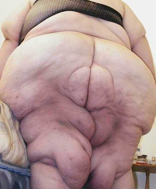 Double Butt - SSBBW With Four Ass Cheeks