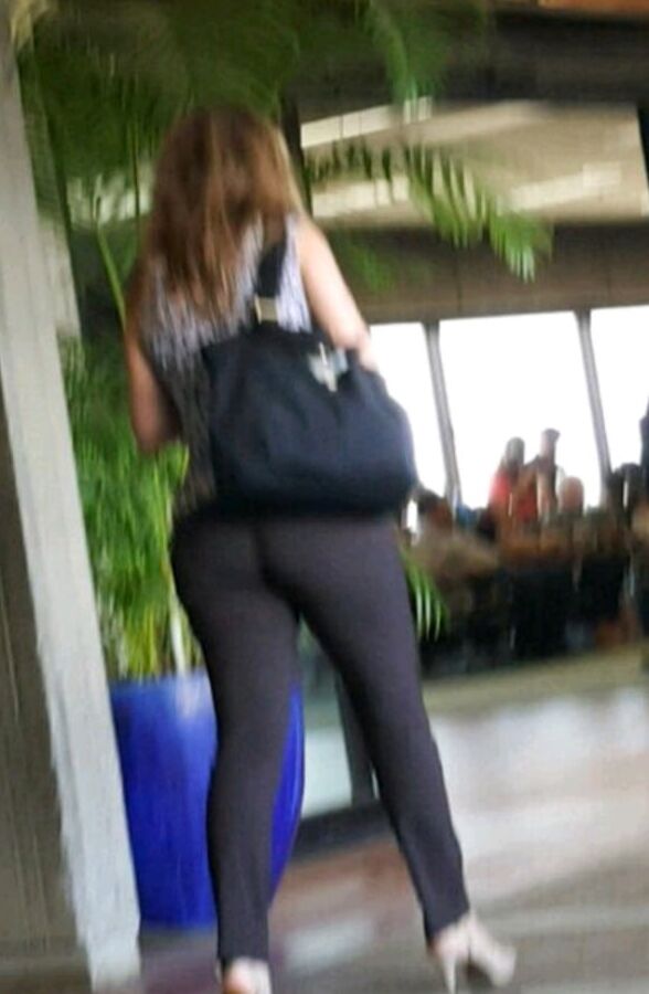 Voyeur sexy feet, legs and asses