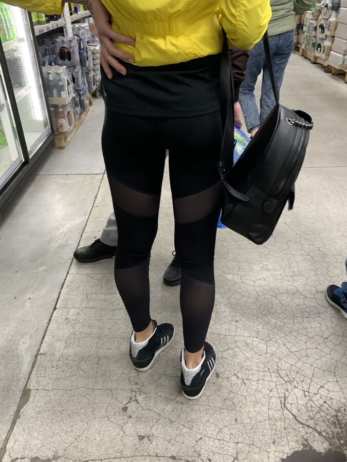 Perfect ass in leggings