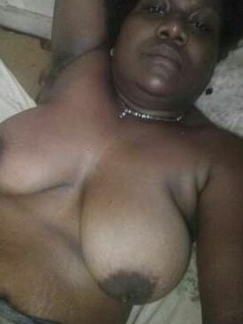 PNG big boobs mama pose