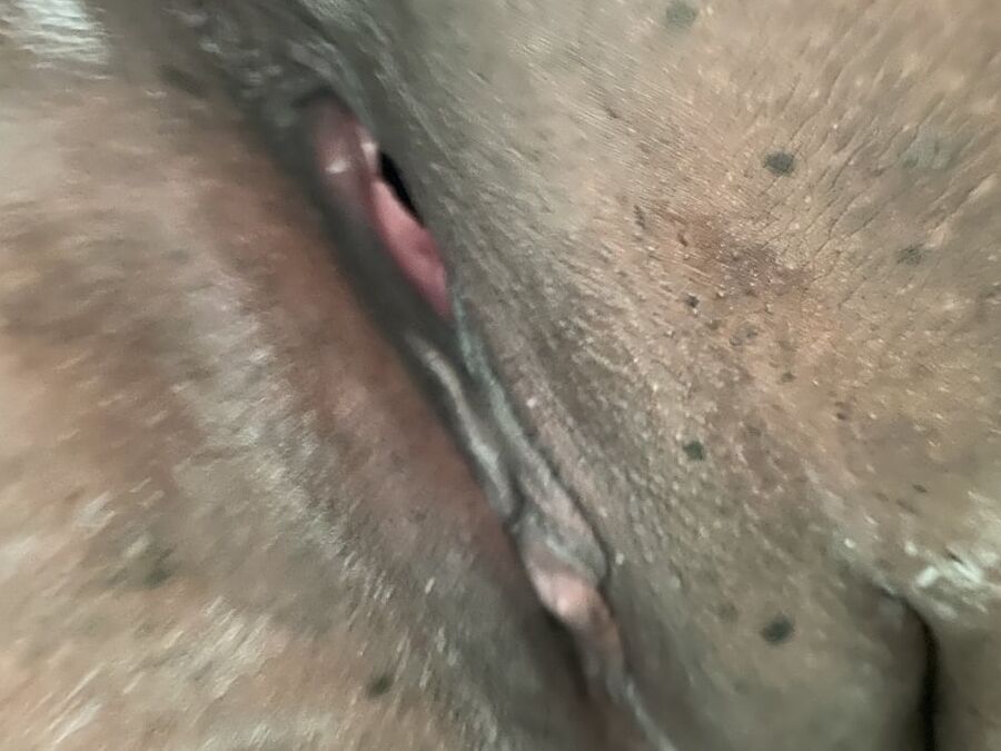 Shaving wife pussy