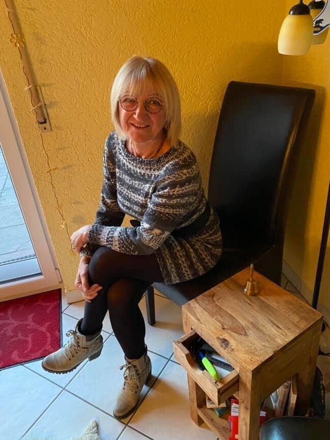 Geile alte Vergwaltigungs Matratze in Nylons