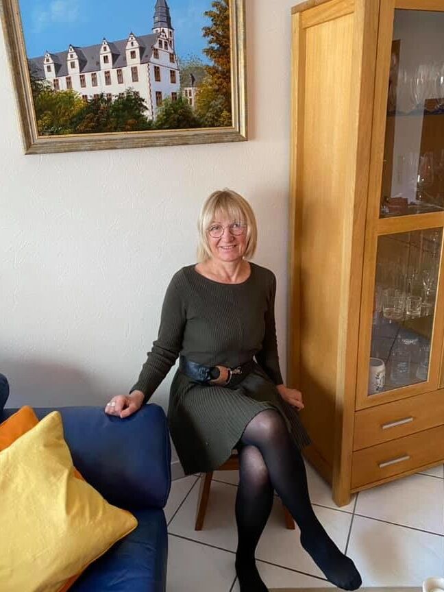 Geile alte Vergwaltigungs Matratze in Nylons
