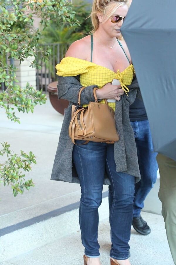 britney spears out and about