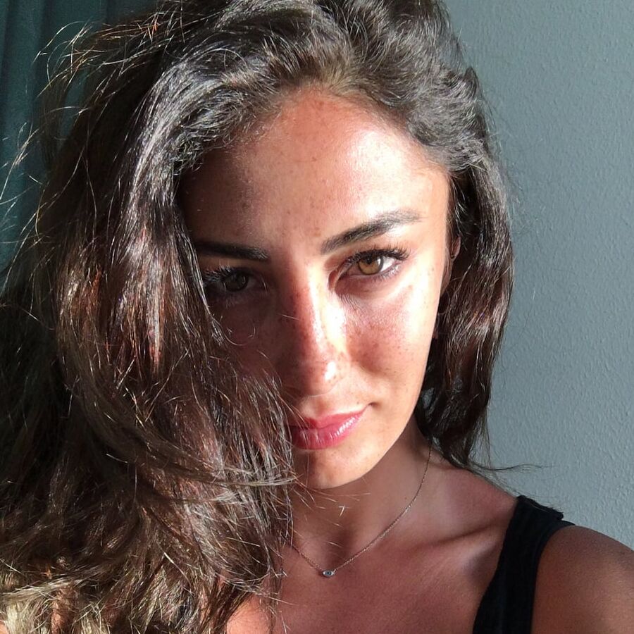 Sexy Turkish actress Merve Oflaz
