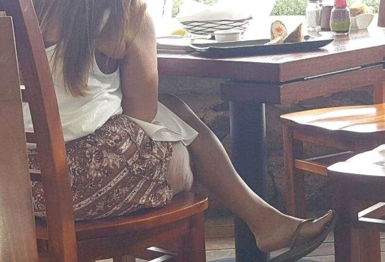 Voyeur sexy feet, legs and asses