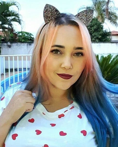 Laura (kel react)