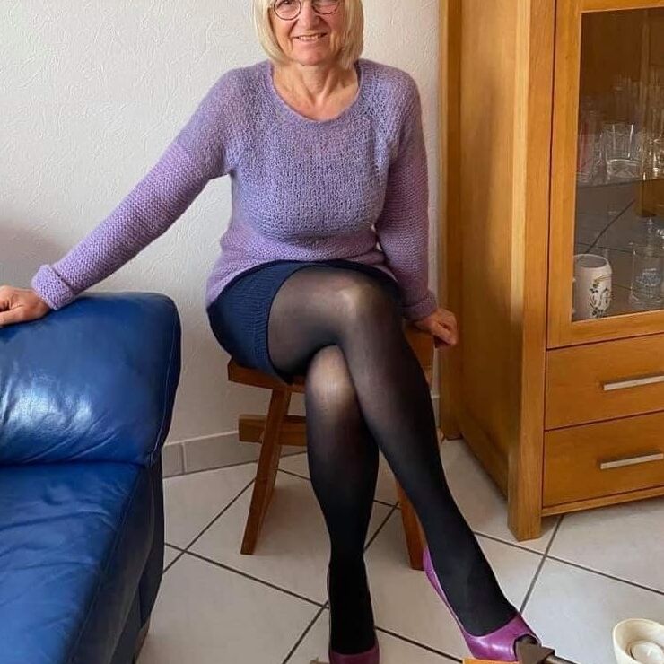 Geile alte Vergwaltigungs Matratze in Nylons