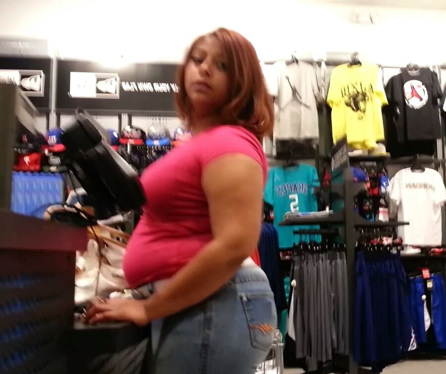 Sexy ass Latina Milf