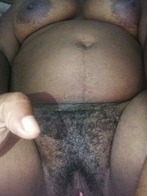 PNG big boobs mama pose