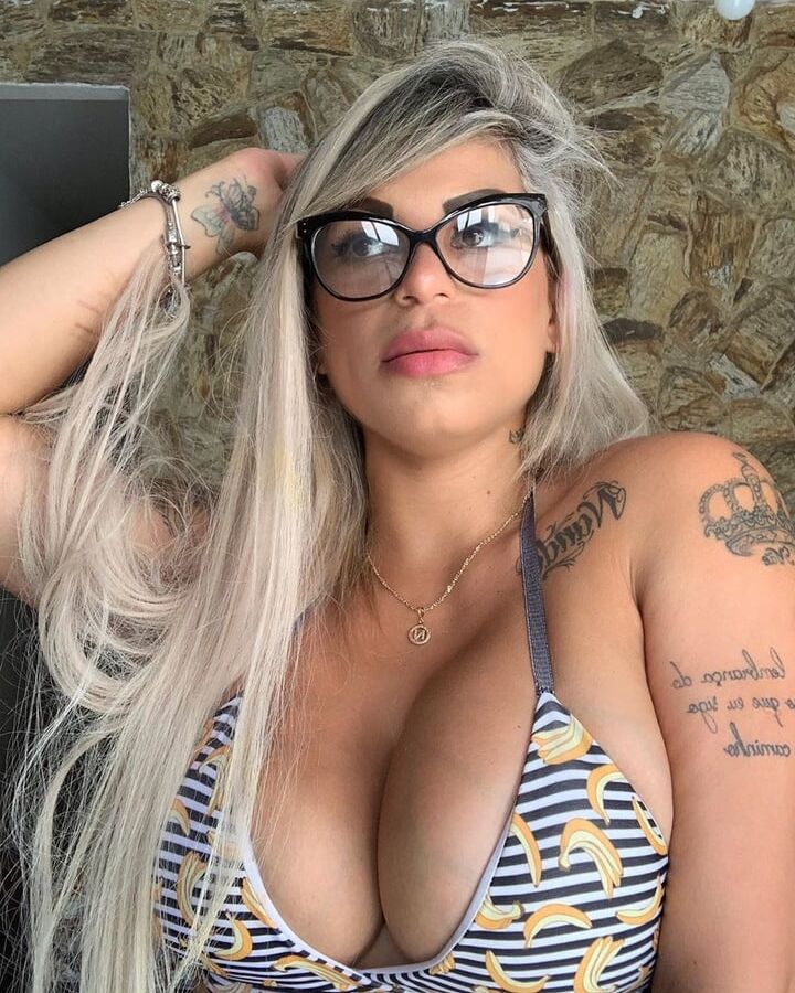 PUTA DO INSTAGRAM: Nanda Vieira