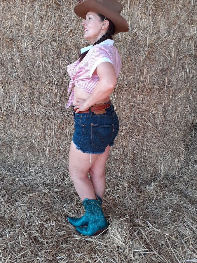 The Mrs in her Levi&;s shorts