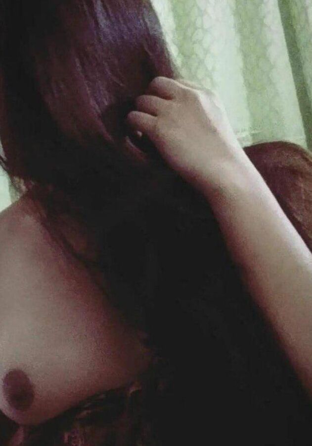 Unknown Desi Girl (leaked nudes)