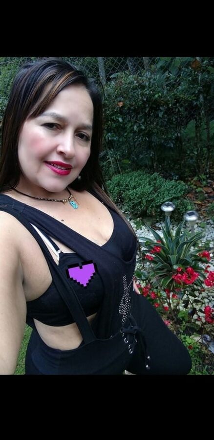 Mamacita Nalgona madura Jennifer
