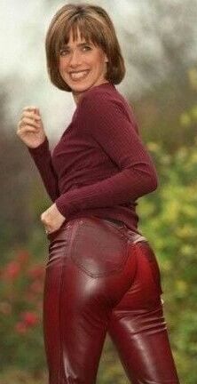 Female Celebrity Boots &amp; Leather - Carol Smillie