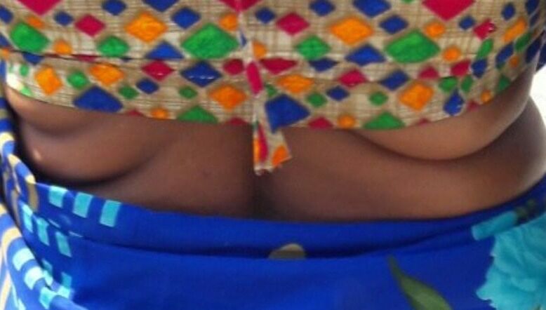 Aunt saree hip folds