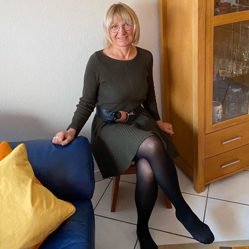Geile alte Vergwaltigungs Matratze in Nylons