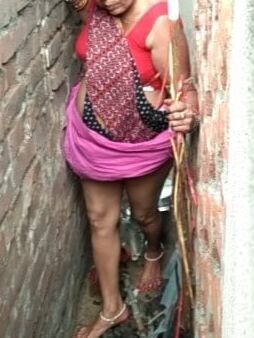Desi Big Ass Aunty