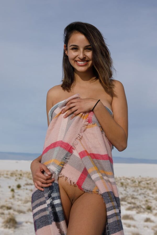 Alejandra Cobos White Sands Nude Zishy Model OUTDOOR GODDESS
