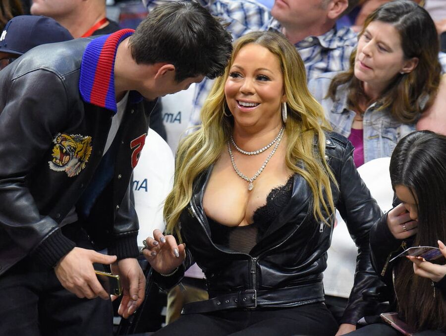 love me some cleavage!