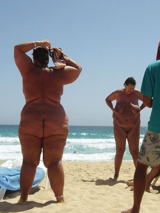 Peeping amateur on the beach