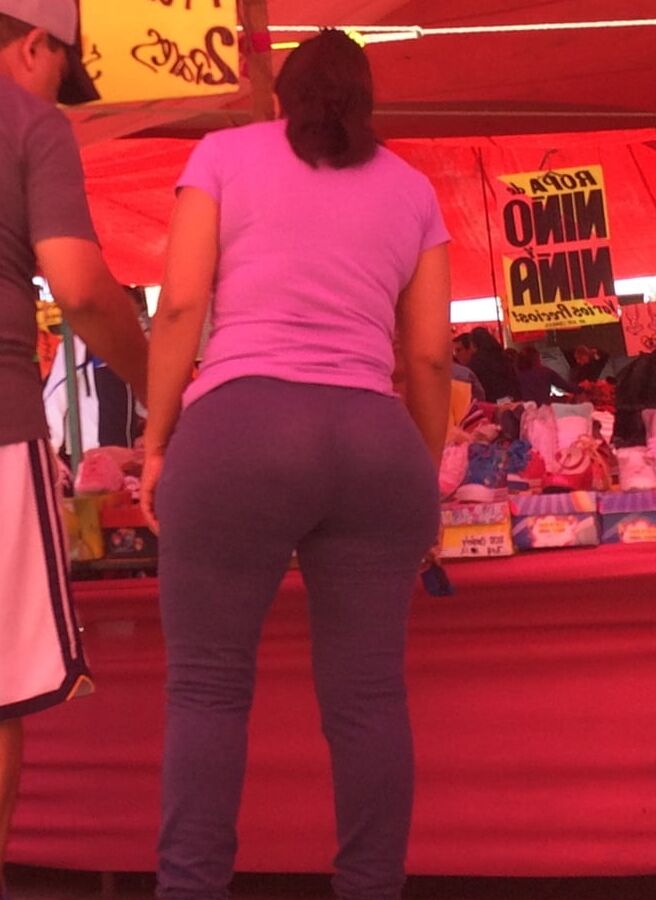 Madura culona en mercado