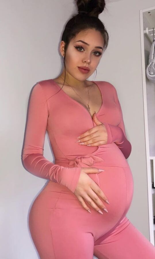 Amazing Sexy Pregnant Insta Girl Posts