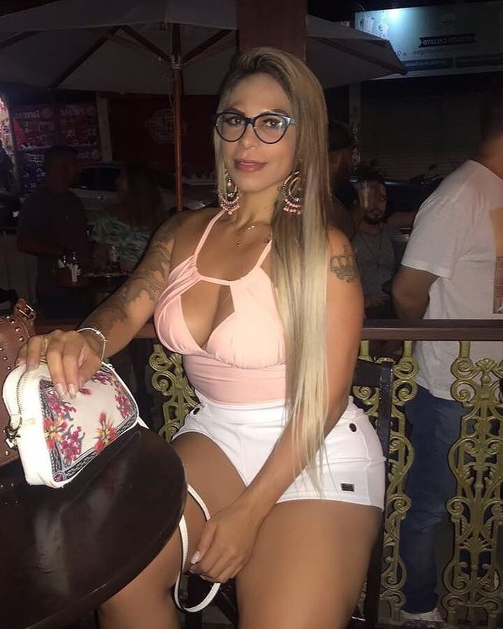 PUTA DO INSTAGRAM: Nanda Vieira
