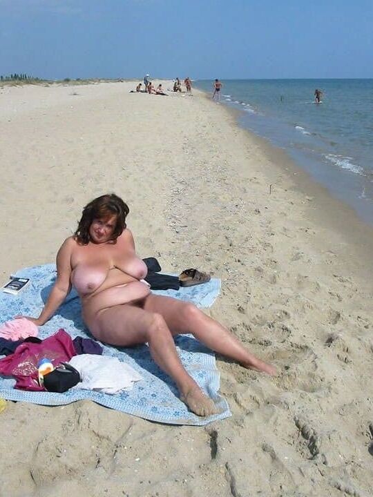 Peeping amateur on the beach