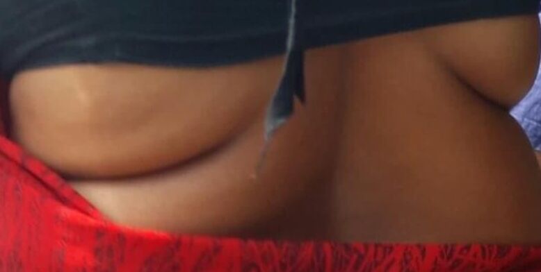 Aunt saree hip folds